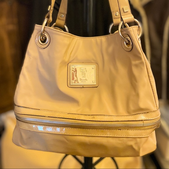 Tignanello, duo compartment, bucket style, zipper area below, a good baby bag. - Picture 3 of 14